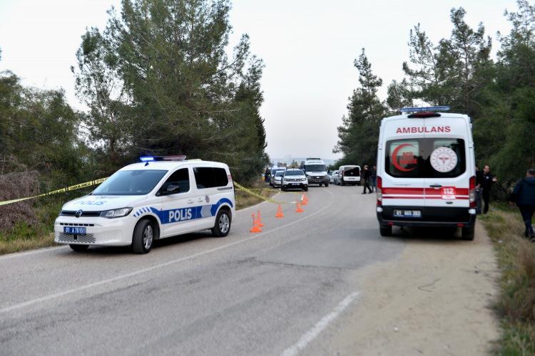 <p><strong>BABA GÖZALTINA ALINDI</strong></p>
<p> </p>
<p>Bunun üzerine polis, Sarıçam ilçesindeki evine yapılan baskınla Mehmet Dopoğlu'nu gözaltına aldı.</p>