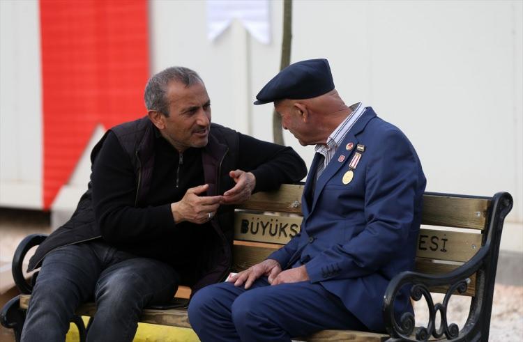 <p>İl genelinde 15 farklı noktada konteyner kent kurulumu hızla devam ediyor. Oralarda da yaklaşık 17 bin konteyner kurulacak. </p>
