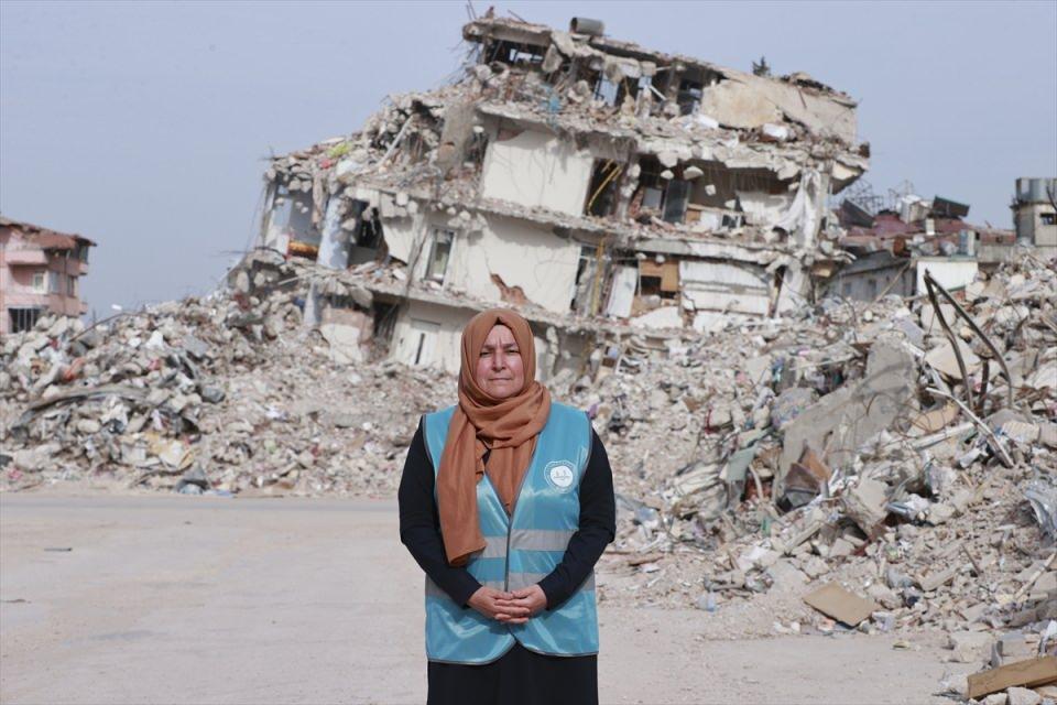 <p>Bölgede kendilerine ihtiyaç duyanlar için yaşadıkları acılara rağmen güçlü durduğunu ifade eden Bebek, "Bize halen ihtiyacı olan insanlar var, onların yanında olmak zorundayız." dedi.</p>
<p> </p>