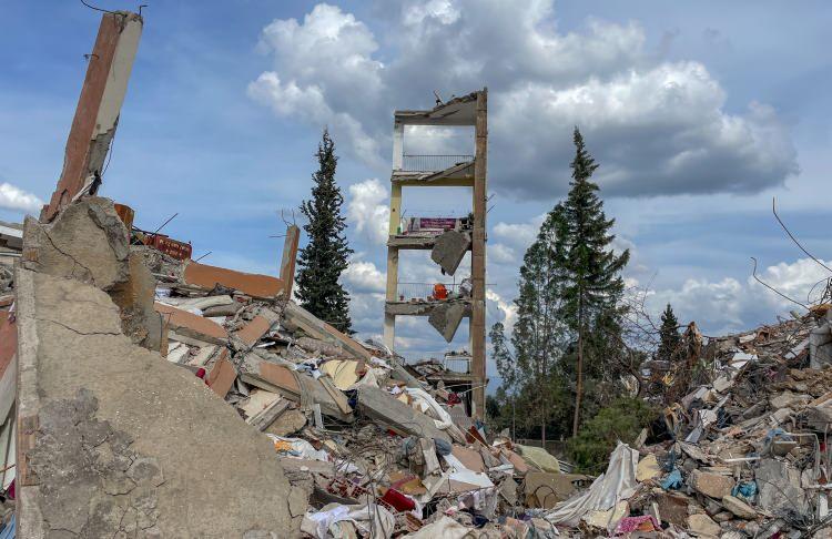 <p><em>Deprem ve radon gazıyla ilgili yapılmış birçok çalışma var. Bu çalışmalar 1966 Taşkent depremiyle başlıyor. Orada depremden önce radon gazının artışına yönelik bilimsel çalışma var. Ondan sonra yapılan birçok çalışmada depremden önce radon gazının çıktığına yönelik. Biz de bundan sonraki çalışmalarımızı özellikle Marmara Bölgesi'nde yapmayı düşünüyoruz."</em></p>

<p> </p>
