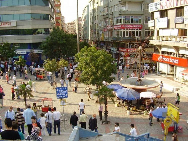 <p><strong>23- İstanbul / Bahçelievler/ Şirinevler mahallesi</strong><br />
<br />
66.377 kişi</p>