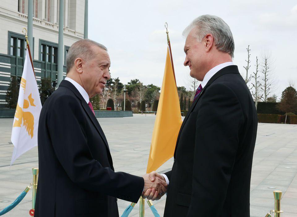 <p>Cumhurbaşkanı Recep Tayyip Erdoğan (solda), Litvanya Cumhurbaşkanı Gitanas Nauseda'yı (sağda) Cumhurbaşkanlığı Külliyesi'nde resmi törenle karşıladı.</p>

<p> </p>
