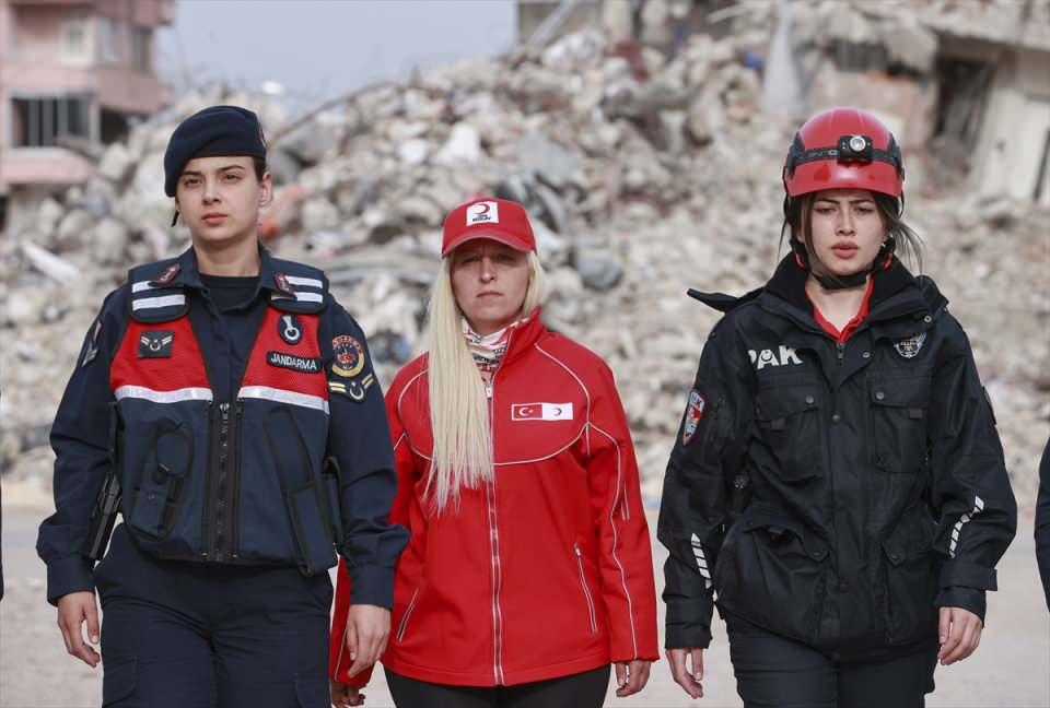 <p>Bir yandan acılarını yaşamaya diğer yandan ise iyileşmeye çalıştıklarını ifade eden Toktay, "Hayat devam ediyor sonuçta. Bizler de elimizden geleni yapmak zorundayız." dedi.</p>
<p> </p>