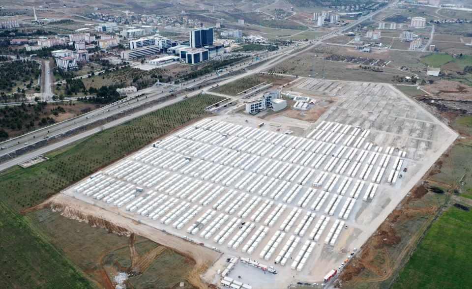 <p>Bir ev gibi olmuyor ama çok rahatız. Burada olduğum için kendimi çok şanslı görüyorum." ifadesini kullandı.</p>
<p> </p>