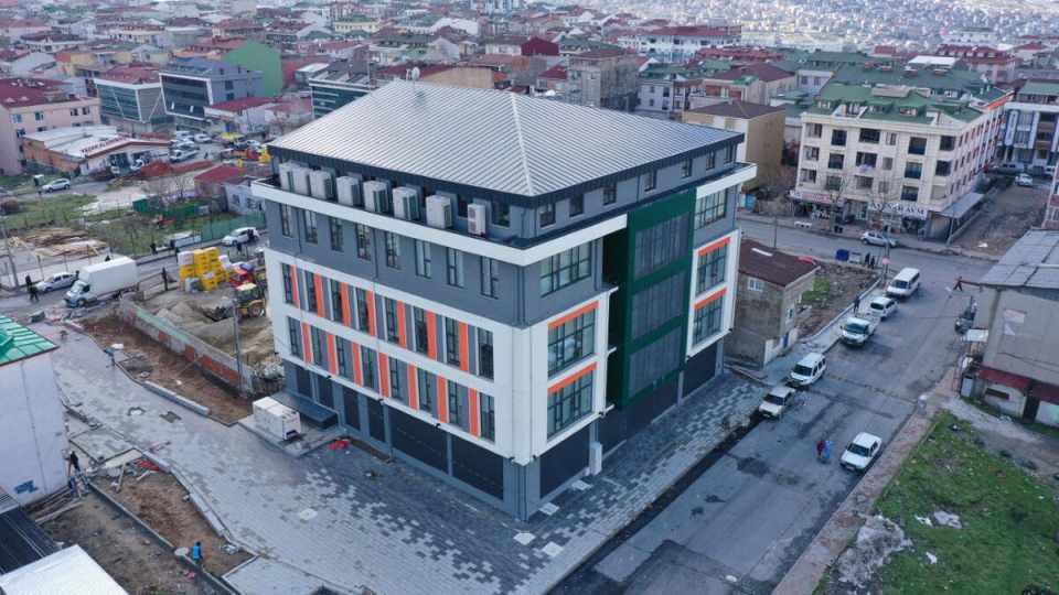 <p><strong>17- İstanbul/ Başakşehir / Güvercintepe mahallesi</strong><br />
<br />
71.933 kişi</p>