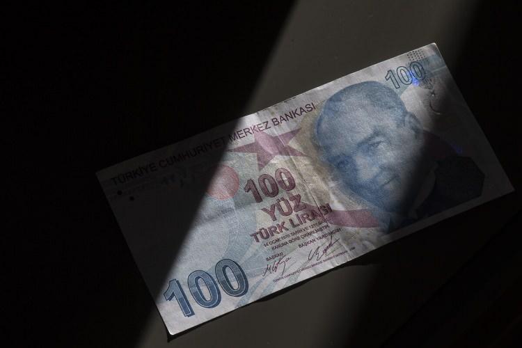 <p>SGK'YA ÖDENMESİ GEREKEN PRİM ALACAKLARI YAPILANDIRILABİLECEK</p>
<p> </p>
<p>SGK'nin iş kazası, meslek hastalıkları gibi sebeplerle işverene rücu edilen alacakları ve emekli aylıklarından yersiz ödenenlerden kaynaklı alacaklarına karşılık olarak sattıkları ürün bedellerinden kesinti yapılmak suretiyle SGK'ye ödenmesi gereken prim alacakları yapılandırılabilecek.</p>