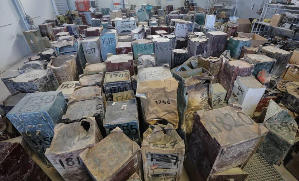 <p>İl Emniyet Müdürlüğü ekiplerince oluşturulan Eşya Teslim Merkezi'nde değerli eşyalar ile silah, tüfek tutanakla kabul ediliyor. 24 saat güvenlik kameralarıyla izlenen merkezde polisler de nöbet tutuyor.</p>

<p> </p>
