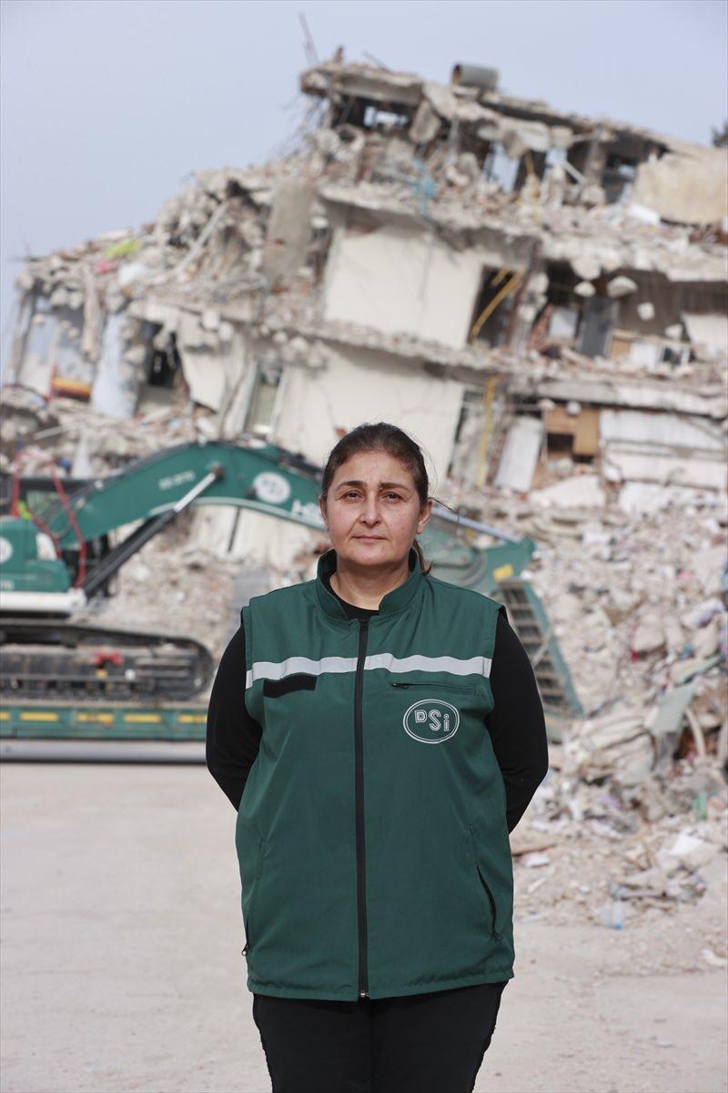 <p>Özellikle kadınımız her zaman evinin, çocuklarının başında hep var olacaktır. Çanakkale'den gelen bir kardeşleri olarak da o mücadele ruhunu buraya taşımak ve onların yanında olmak istiyorum."</p>
<p> </p>