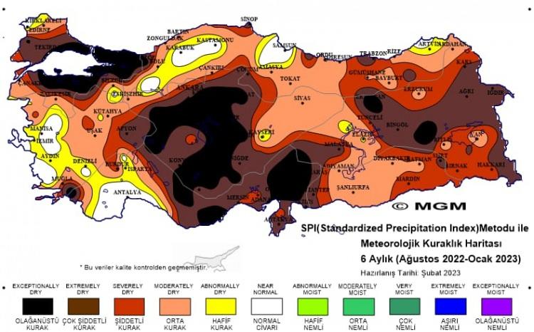 <p>Bölgede kuraklığın en az etkili olduğu Artvin'de ise kentin bazı bölümünde 'hafif', bazı bölümünde 'orta kuraklık' görülüyor. Uzmanlar, meteorolojik yıllık yağış verilerine göre, bölgede 2021 ve 2022 yılları arasındaki yağışlarda yüzde 8'lik artış yaşanmasına rağmen ani ve lokal yağışların toprağın ve bitkinin suya ihtiyacı olduğu dönemde yeterli miktarda düşmemesinin kuraklığa yol açtığına değiniyor. </p>

<p> </p>
