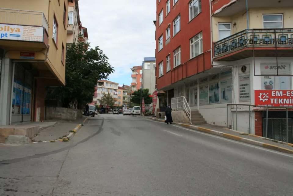 <p><strong>30- İstanbul / Pendik / Kavakpınar mahallesi</strong><br />
<br />
64.932 kişi</p>