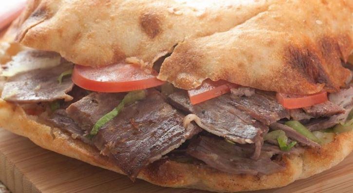 <p><strong>1. Tombik - Türkiye</strong></p>

<p><strong>TOMBİK DÖNER DÜNYA YILDIZI</strong></p>

<p><strong>ABD'den İsveç'e, Peru'dan Belçika'ya kadar bir çok farklı kültürün sandviçleri listede yer alırken Türkiye birinci sıraya yerleşti. Dünyanın en iyi sandviçi unvanına sahip 'Tombik Döner' 5 üzerinden 4.7 yıldız ile adını birinci sıraya yazdırdı.</strong></p>
