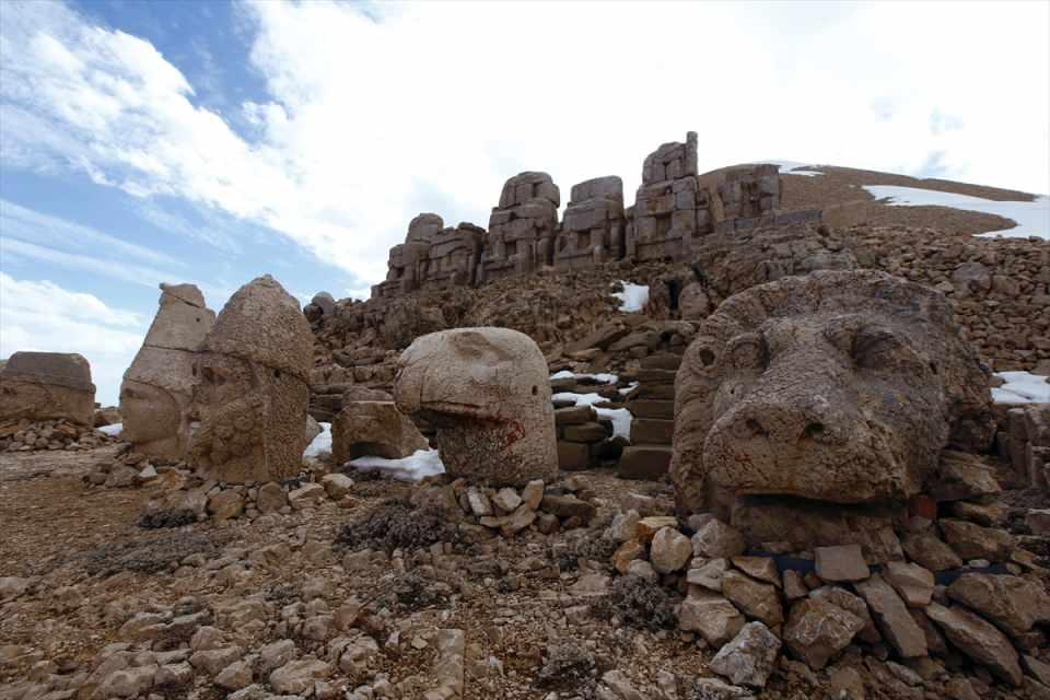 <p>Kahta'da turist rehberliği yapan Bedir Temelli ise yerli ve yabancı turistlere bölgeyi gezdirdiğini kaydetti.</p>

<p> </p>
