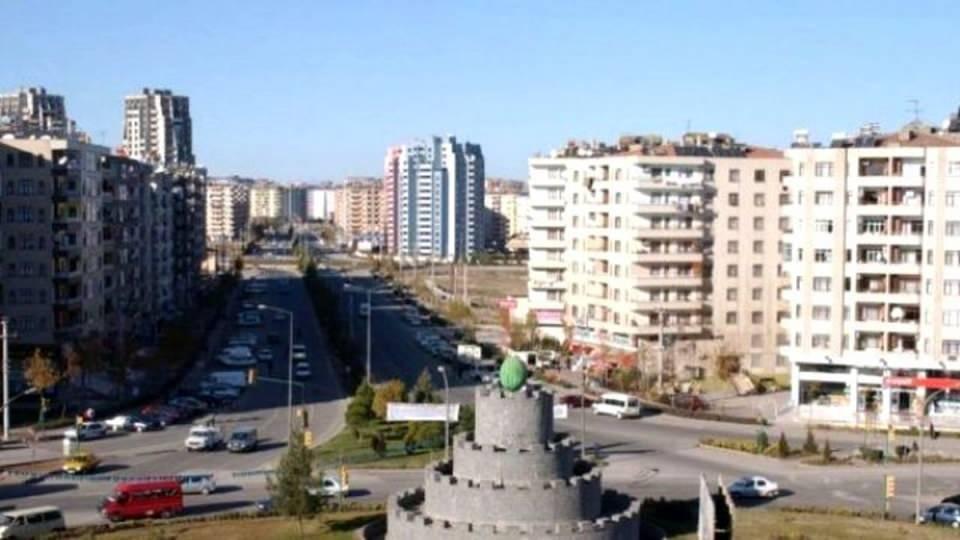 <p><strong>45- Diyarbakır / Kayapınar / Medya mahallesi</strong><br />
<br />
55.849 kişi</p>

