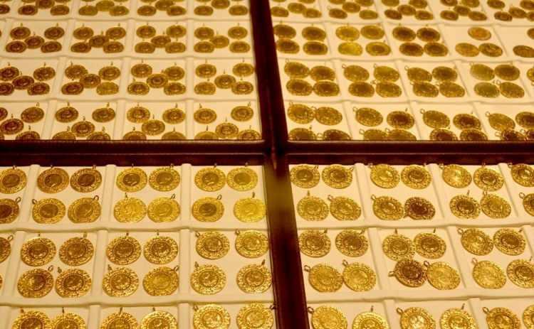 <p>Dolar endeksi 105.500'ün üstüne çıkarken, güvenli liman algısının yeniden dolara yönelmesiyle altın fiyatları düşüşe geçti! </p>
