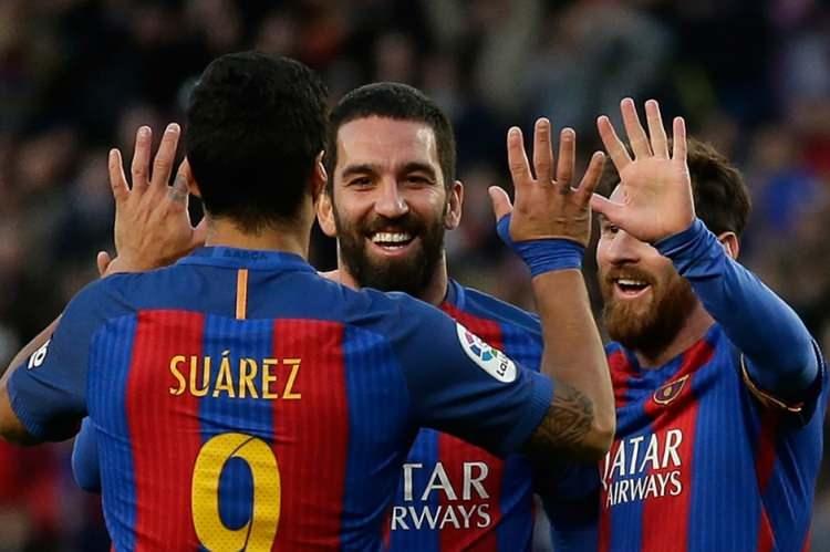 <p><span style="color:#000000"><strong>Şimdilerde &Uuml;mit Milli Takım'ın teknik direkt&ouml;rl&uuml;k koltuğu i&ccedil;in adı anılan &uuml;nl&uuml; futbolcu, ATV dijitalin yeni programı 'Funda Karayel İle İsim/Şehir'in bu haftaki konuğu oldu.</strong></span></p>
