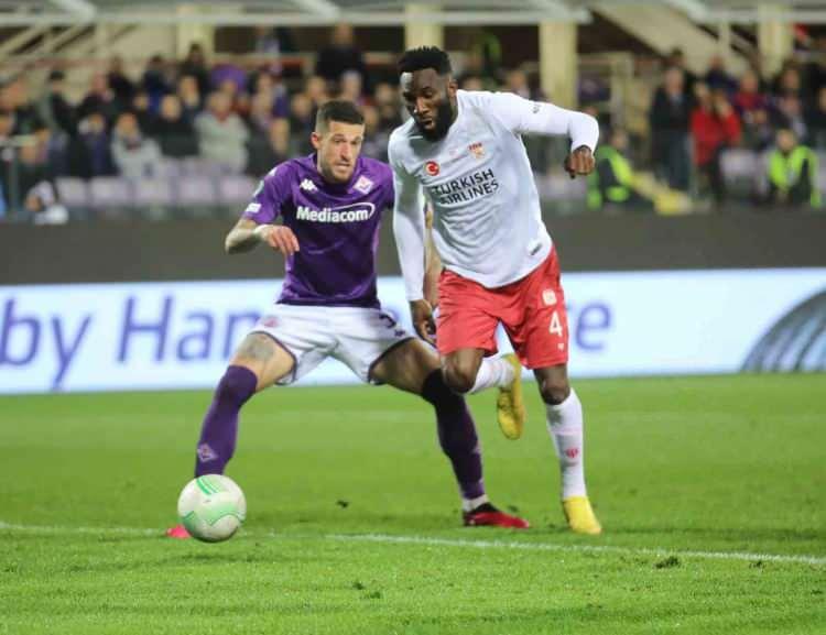 <p>Demir Grup Sivasspor ise konuk olduğu İtalya temsilcisi Fiorentina'ya 69. dakikada Antonin Barak'ın golüyle 1-0 mağlup oldu. </p>