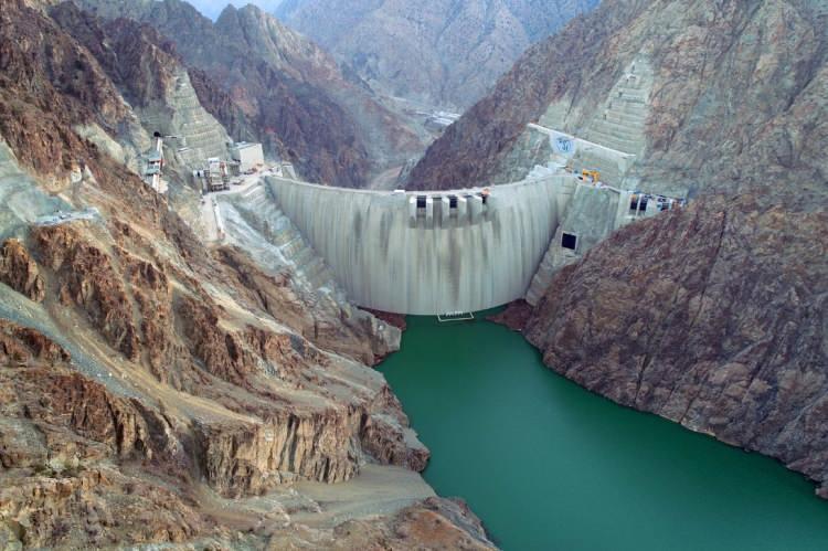 <p>2,3 milyar metreküp su depolama hacmine sahip baraj, 29 Mayıs 2023'te elektrik üretimine geçecek.</p>
