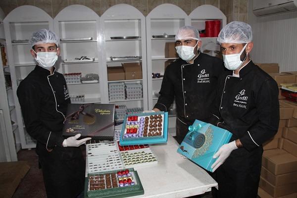 <p><strong>Şırnak'ta aldığı devlet desteğiyle çikolata üretmeye başlayan genç girişimci, Ata Bilen kıza süre içinde taleplere yetişemez oldu. Tencerede başladığı üretime açtığı işletmede 20 kişiye istihdam sağladı.</strong></p>
