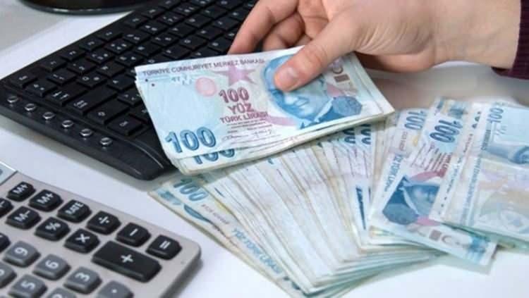 <p>Büyükşehir belediyeleri, belediyeler ve büyükşehir belediyeleri su ve kanalizasyon idarelerince takip edilen ve vadesi 31 Aralık 2020'den önce olduğu halde düzenlemenin yayımı tarihi itibarıyla ödenmemiş ve her bir alacağın türü, dönemi, asılları ayrı ayrı dikkate alınmak suretiyle tutarı 250 lirayı aşmayan asli alacakların ve tutarına bakılmaksızın bu asıllara bağlı feri alacakların, aslı ödenmiş feri alacaklardan tutarı 500 lirasını aşmayanların tahsilinden vazgeçilecek.</p>
