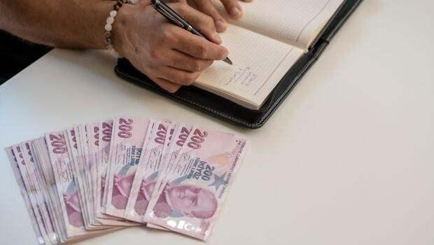 <p>Genel Kurulda teklifin, daha önce kabul edilen 10. maddesi, yeniden müzakere edilerek değiştirildi. Kabul edilen maddeye göre, kurumlar vergisi mükelleflerinden tek seferlik alınacak ek vergiden mikro ve küçük işletmelerin teknoloji geliştirme bölgeleri ile AR-GE ve tasarım merkezleri muaf olacak. Ayrıca yurt dışına gönderilen öğrencilerin kamuya olan borçları yapılandırma kapsamına alındı.</p>