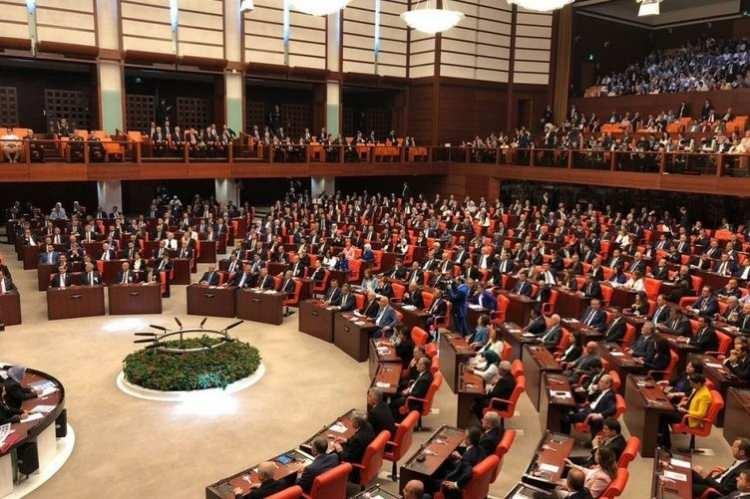 <p><span style="color:rgb(178, 34, 34)"><strong>CUMHURBAŞKANINA TEŞVİK ARTTIRMA YETKİSİ</strong></span></p>

<p>D&uuml;zenlemeyle Teknoloji Geliştirme B&ouml;lgeleri Kanunu'nda yapılan d&uuml;zenlemeyle teknoloji geliştirme b&ouml;lgesi dışında teşvik kapsamında &ccedil;alışılabilecek s&uuml;reye ilişkin Cumhurbaşkanına verilen y&uuml;zde 75'e kadar artırma yetkisi y&uuml;zde 100'e &ccedil;ıkarılıyor. Cumhurbaşkanına tanınan yetkinin meslek gruplarına g&ouml;re de kullanılabilmesine imkan tanınıyor.</p>
