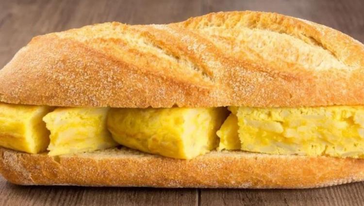 <p><strong>83. Bocadillo de tortilla &ndash; İspanya</strong></p>
