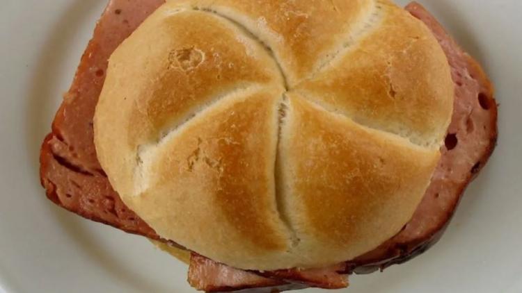 <p><strong>77. Leberk&auml;ssemmel &ndash; Almanya</strong></p>
