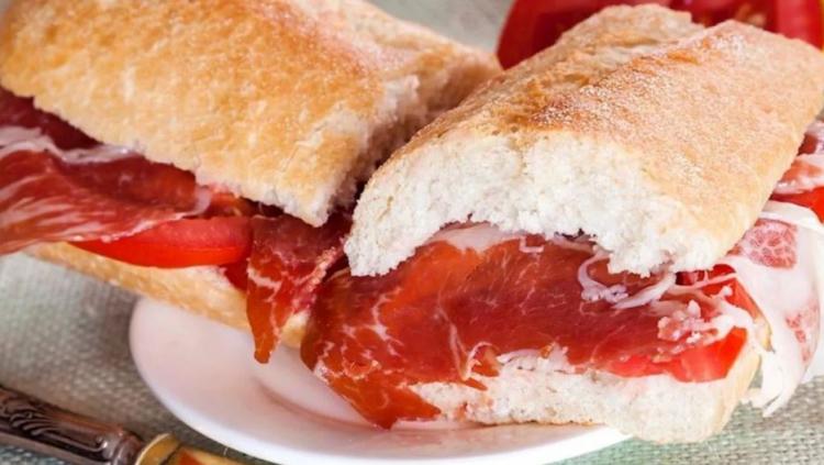 <p><strong>70. Bocadillo de carne &ndash; İspanya</strong></p>

