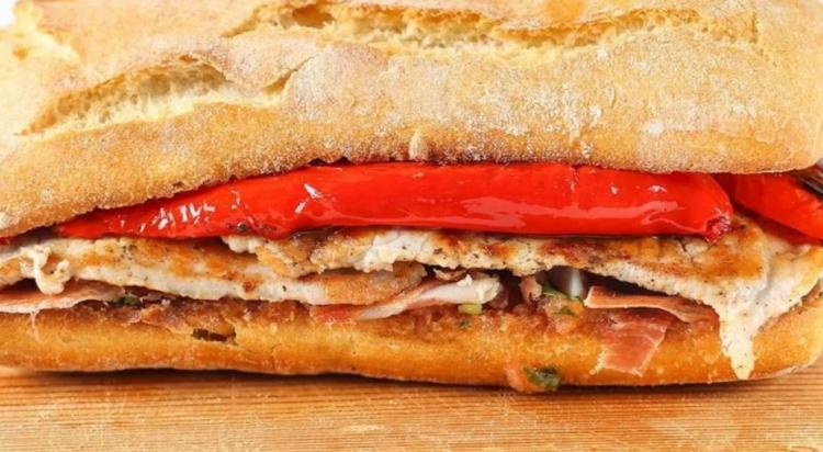 <p><strong>74. Bocadillo serranito &ndash; İspanya</strong></p>

