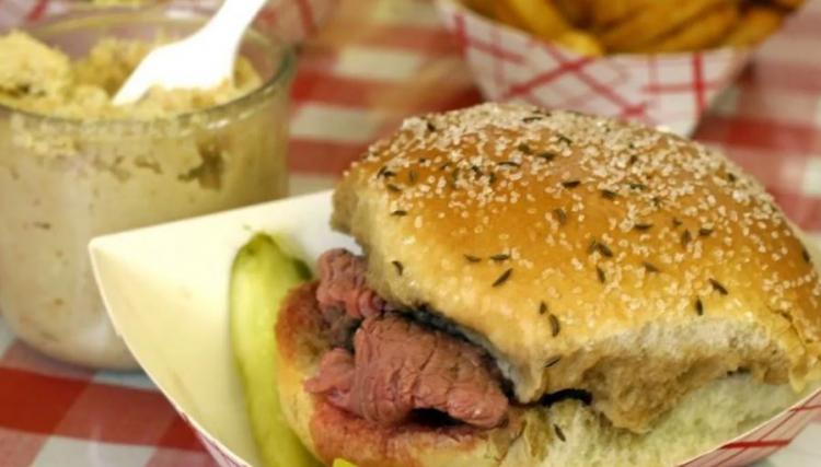<p><strong>58. Beef on Weck &ndash; ABD</strong></p>
