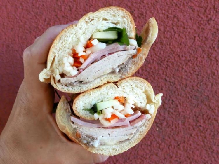 <p><strong>57. Cold Cut Banh Mi (B&aacute;nh m&igrave; đặc biệt) &ndash; Vietnam</strong></p>
