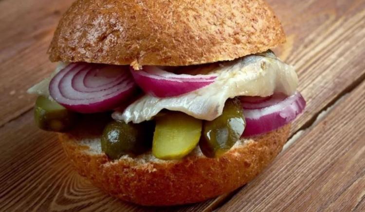 <p><strong>46. Fischbr&ouml;tchen &ndash; Almanya</strong></p>
