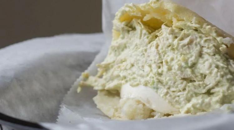 <p><strong>42. Arepa reina pepiada &ndash; Venezuela</strong></p>
