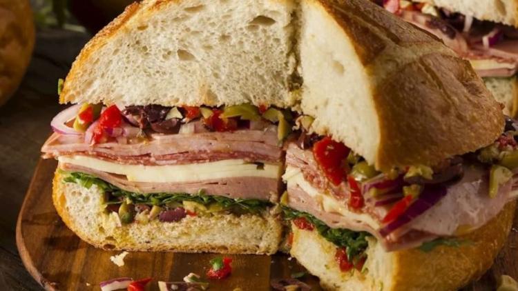 <p><strong>35. Muffuletta &ndash; ABD</strong></p>
