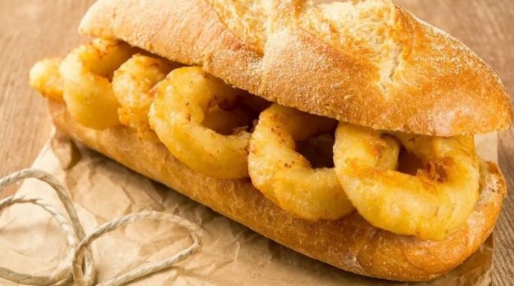 <p><strong>27. Bocadillo de calamares &ndash; İspanya</strong></p>
