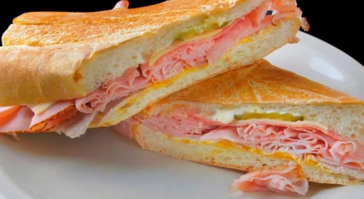 <p><strong>23. Medianoche &ndash; K&uuml;ba</strong></p>
