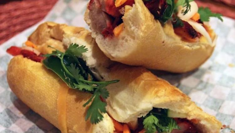 <p><strong>18. Meat and Cold Cuts B&aacute;nh M&igrave; (B&aacute;nh m&igrave; thịt) &ndash; Vietnam</strong></p>
