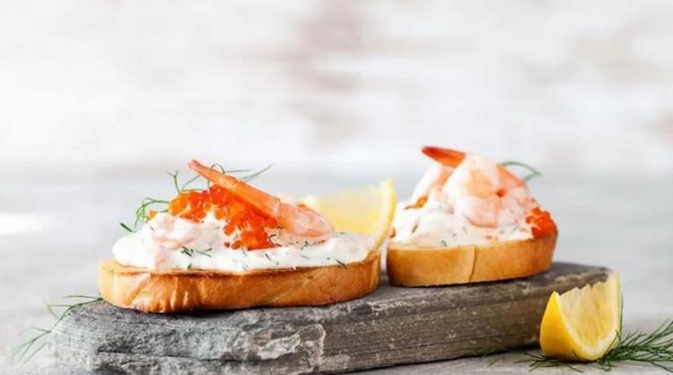 <p><strong>8. Toast Skagen &ndash; İsve&ccedil;</strong></p>
