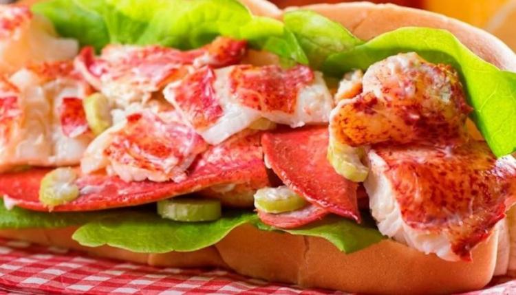 <p><strong>6. Lobster Roll &ndash; ABD</strong></p>
