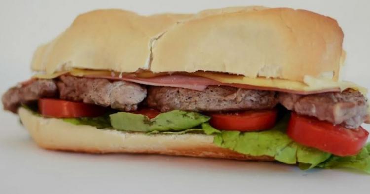 <p><strong>3. Sandwich de lomo &ndash; Arjantin</strong></p>
