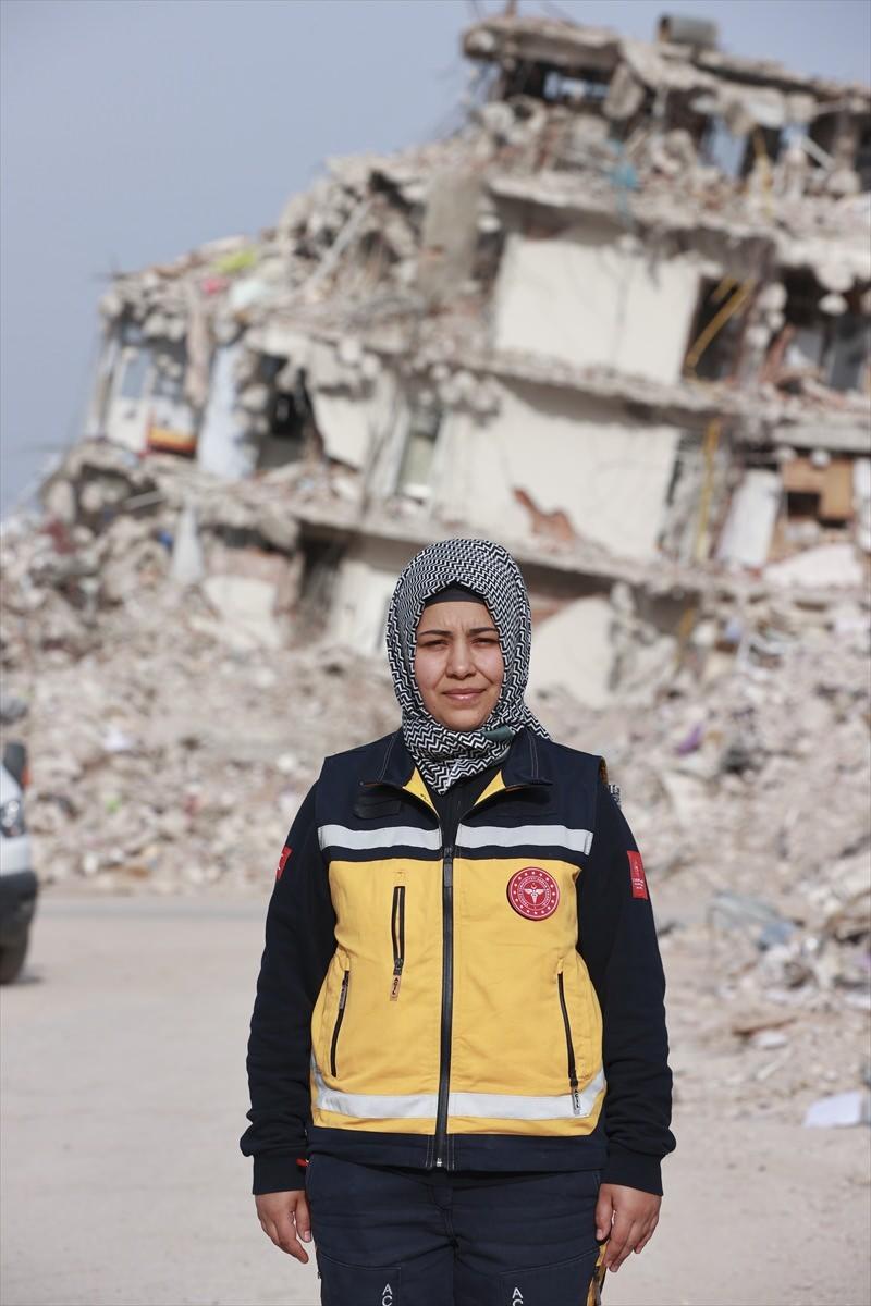 <p><strong>- "Çok daha güzel 8 Mart'lar ümit ediyorum"</strong></p>
<p>Emniyet Genel Müdürlüğü bünyesindeki Polis Arama Kurtarma ekibinde yer alan İstanbul Takviye Hazır Kuvvet Müdürlüğünden polis memuru Seda Memiş, arama kurtarma çalışmaları için ilk andan itibaren görevlerini aralıksız sürdürdüklerini belirtti.</p>
<p> </p>