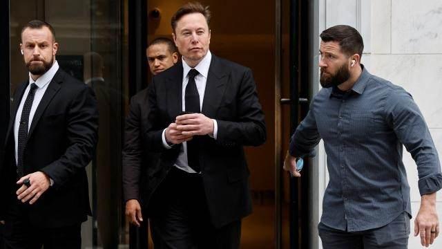 <p>İddialar arasında Elon Musk'ın tüm temizlik ve yemek çalışanlarını kovulduğu ve ofis bitkilerini personele satmaya çalıştığı da yer aldı.</p>
