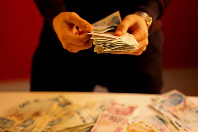 <p>En düşük emekli aylığı 5.500 lira olarak belirlenirken avansın da bu tutar üzerinden verilebileceği belirtiliyor</p>
