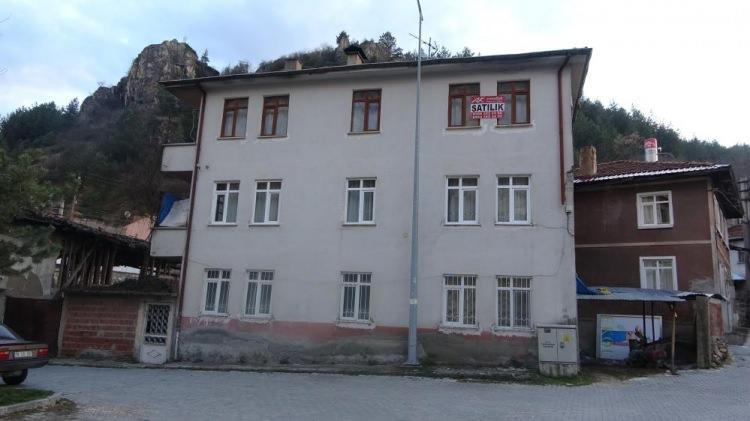 <p>Emlak hareketliliğinin durma noktasına geldiği Kastamonu’da gayrimenkule yönelik talebinde artması sebebiyle fiyatlar iki kat arttı.</p>