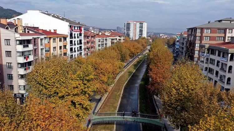 <p>Şu anda hiç kimse yüksek katlı evlere talip olmuyor ama bunun geçici olduğunu düşünüyorum. İleride yine aynı şekilde talepler olacaktır. Bize bu deprem düşündürdü ki Cumhurbaşkanımızın dediği gibi yatay mimari yapılması gerekiyor. </p>