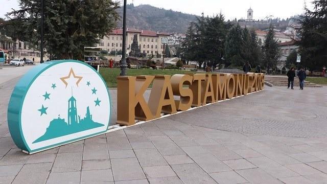 <p>Gayrimenkuller olmayınca satışlar hangi noktaya gidecek ya da vatandaş kiralık ev bulamayınca İstanbul’dakiler ya da diğer illerde yaşayanlar belli bir süre sonra yerlerinde kalacaklar.</p>