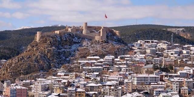 <p>Şu anda bir panik, bir korku yaşanıyor. Göçün de bundan kaynaklandığını düşünüyorum. 5-6 ay sonra yüzde 25, 1 yıl sonrasında yüzde 50 gibi tersine göçün azalacağını tahmin ediyorum. </p>

