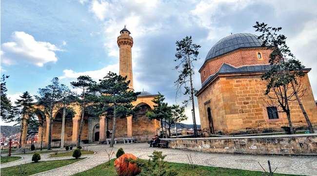 <p>Müstakil evleri talep ediyorlar. Son yaşanan depremden sonra talep arttı, bu yüzden kiralık yerimiz çok az. </p>