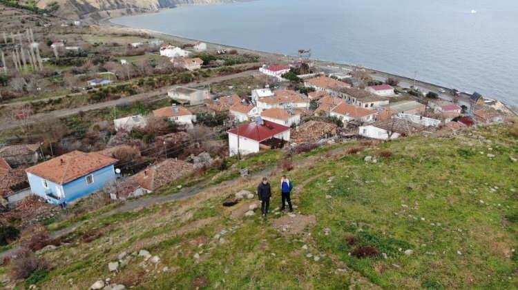 <p>Mahallenin sit alanı olarak ilan edilmesi sebebiyle de bölgede yeni yapılar yapılmadığı gibi söz konusu bulunan yapılarda da herhangi bir güçlendirmenin olmaması da mahalle sakinlerinin korkularını artırıyor.</p>
