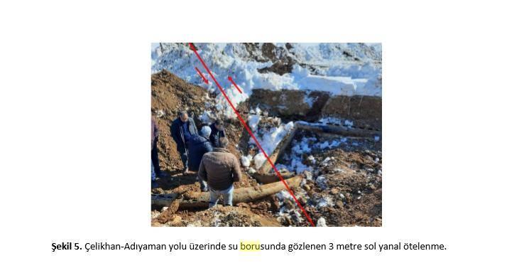 <p>Yaklaşık 65 km uzunluğundaki parçada deprem ile ilişkili gelişen yüzey kırığı en kuzeyde Yeşilyayla Köyü’nden Çelikhan’ın yaklaşık 2 km. doğusuna kadar HGMAtlas uygulaması üzerinden takip edilebildi. K70D doğrultusunda yaklaşık 6,5 km kesintisiz izlenebilen kırığın dere ötelenmeleri gibi morfolojik izleri kullandığı anlaşıldı. Yüzey kırığı izi Çelikhan’ın güneyinde Çelikhan-Adıyaman Yolu’na kadar 4.5 km izlendi. Bu lokasyonda yolda ve pompa istasyonunun kuzeyindeki su borusunda 3 metre atım ölçüldü. Buradan itibaren K50D doğrultusunda ilerleyen kırık Balıkburun güneyinden Kurucaova Köyü’nün 2 km güneyine kadar izlendi. Kırık Cankara Köyü’nün doğusundan itibaren 4 km’lik bir hat boyunca Göksu Çayı’nın güneyindeki yamaçları kullandı. Harmanlı kuzeyinden tekrar izlenebilmeye başlayan kırık Kuvaterner yaşlı kömürleri ve havzayı KB’dan sınırlayarak sönümlendi.</p>
